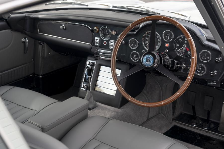 Торпедо Aston Martin DB5 Goldfinger Continuation 2020 года  (фото 28 из 40)